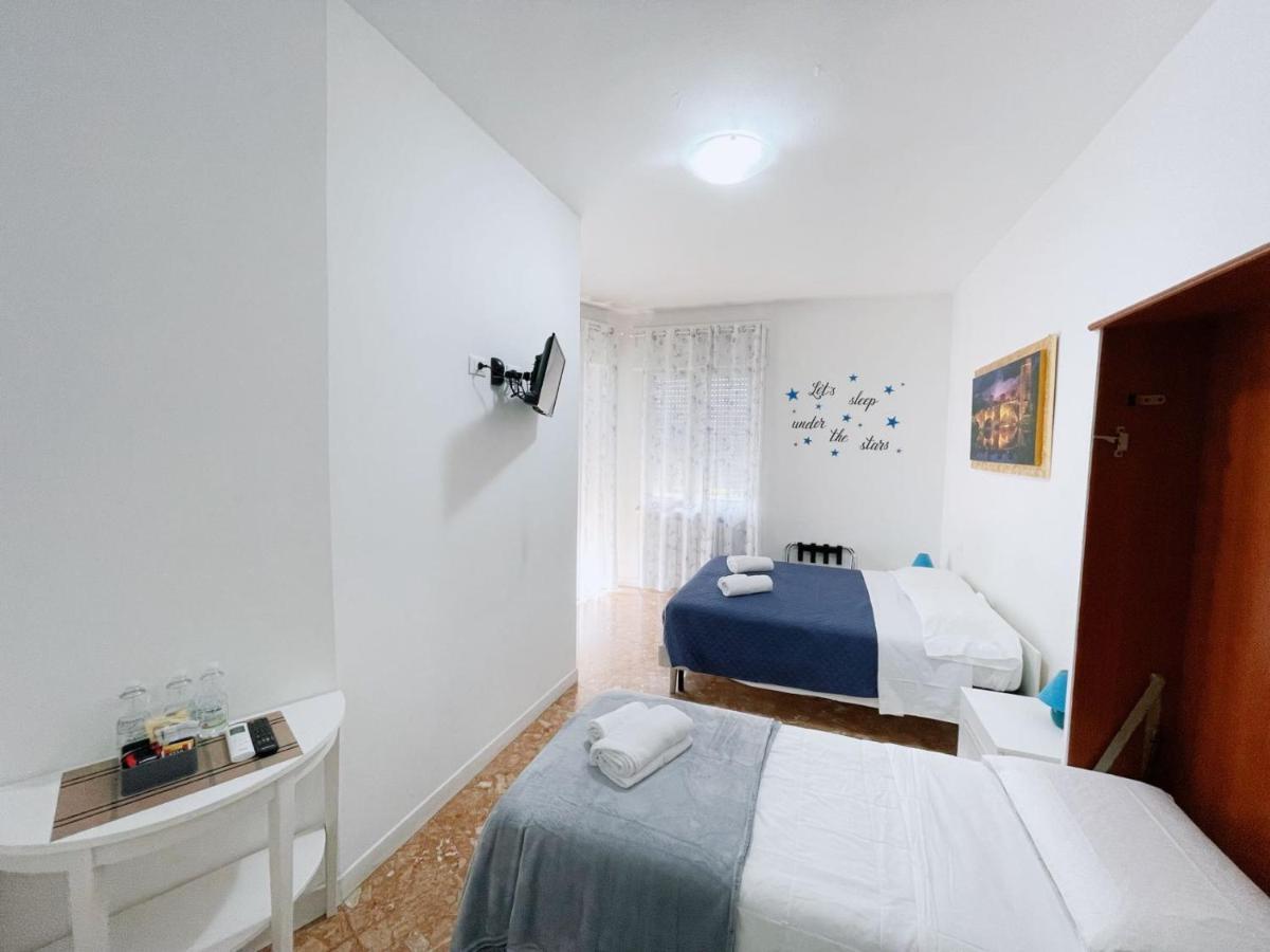 Confortini Rooms Sunday Verona Exterior photo