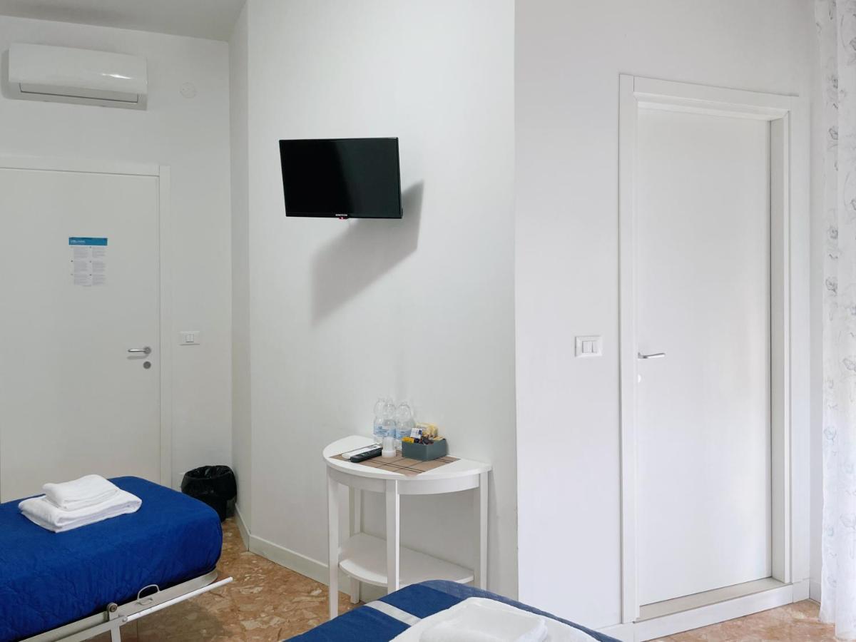 Confortini Rooms Sunday Verona Exterior photo