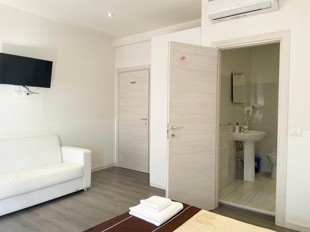 Confortini Rooms Sunday Verona Exterior photo